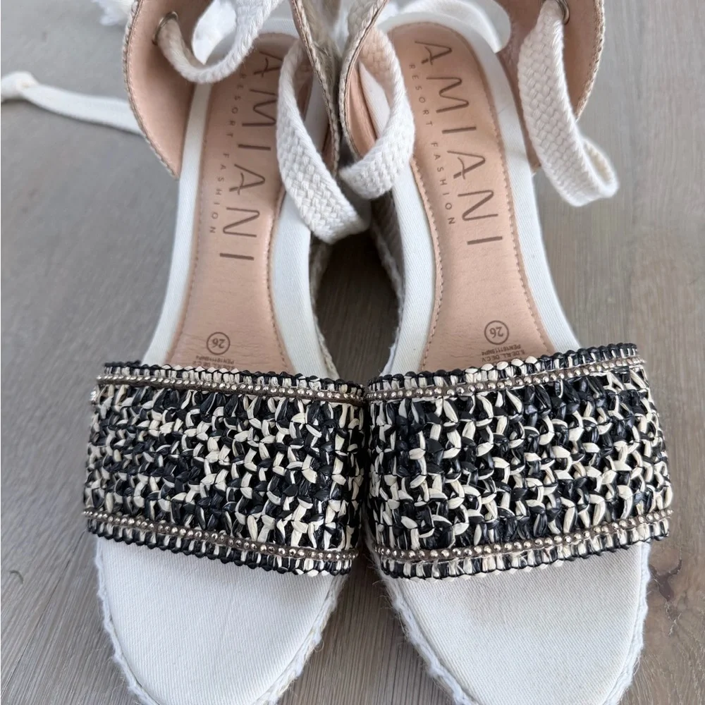 Like New Miani Black and Cream Espadrille Sandals size 8
